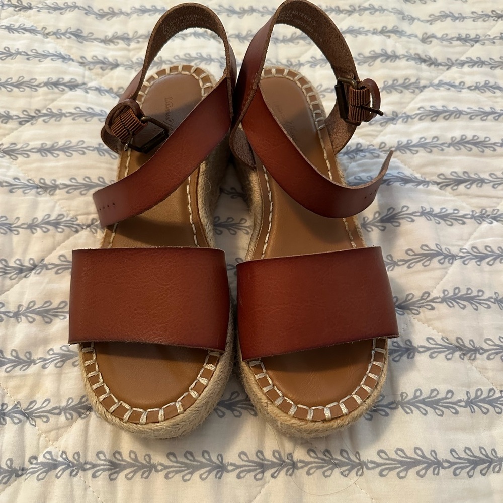 Universal Threads Wedge Platform Sandals